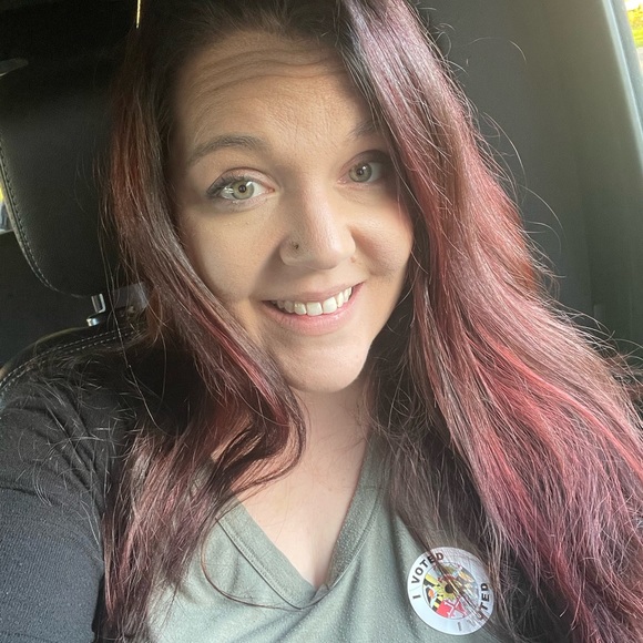 Meet your Posher, Julie - Picture 1 of 1